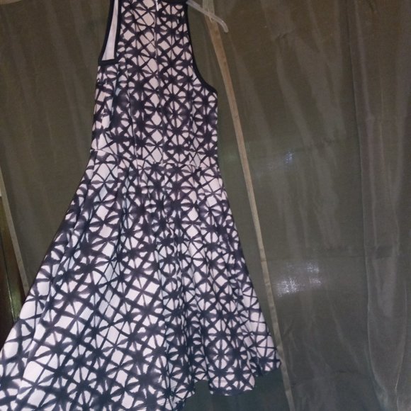 Flowy A Line Dress with Geometric Pattern - Picture 2 of 6